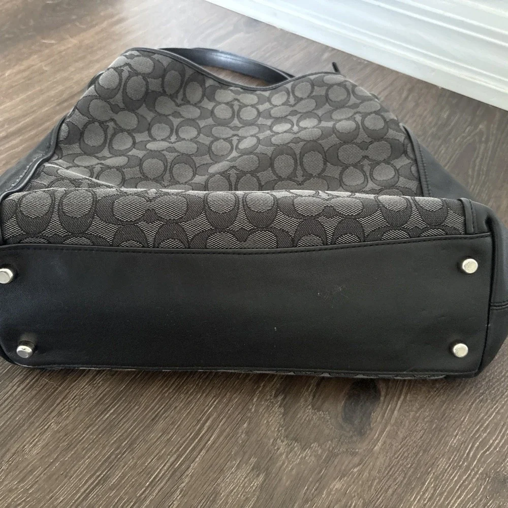 Coach Edie 31 Shoulder Bag Womens Medium Black Signature Jacquard Leather Zip